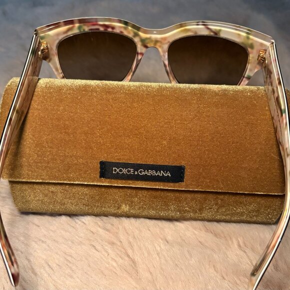 Dolce & Gabbana Classic Brown Sunglasses with Floral Print Interior - Picture 2 of 2